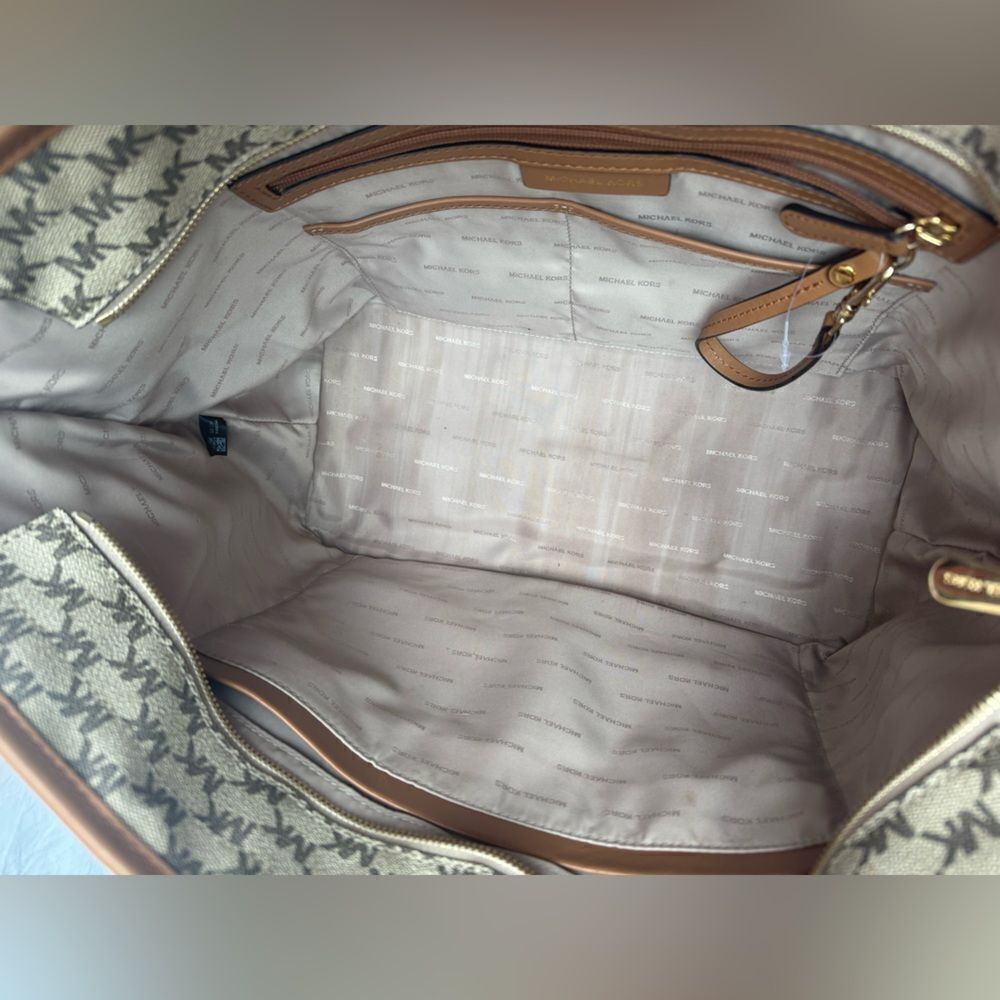 Michael Kors Emry XL Top Zip Tote - Picture 8 of 9